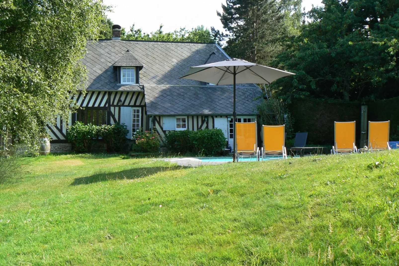 Property in Le Mesnil sur Blangy-Uitzicht zomer
