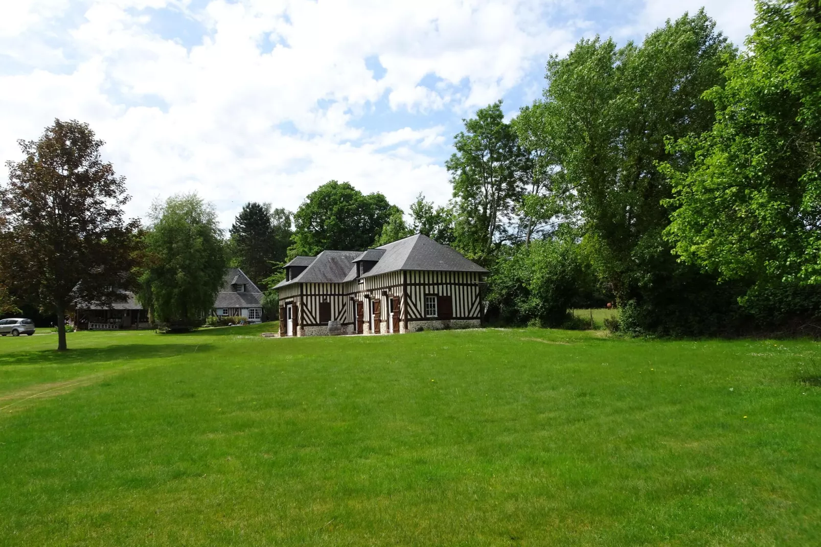 Property in Le Mesnil sur Blangy-Buitenkant zomer