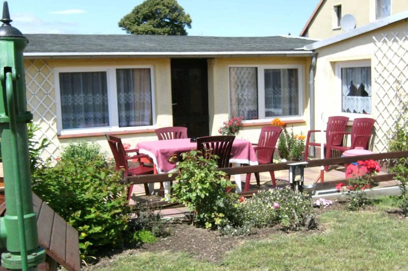 Kleintierhof mit Gartenterrasse-Terrasbalkon