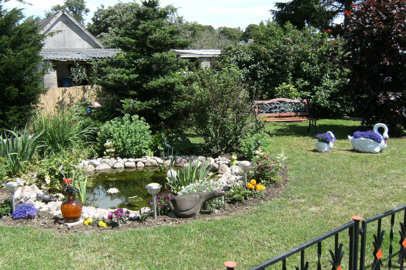 Kleintierbauernhof mit Gartenterrasse-Tuinen zomer