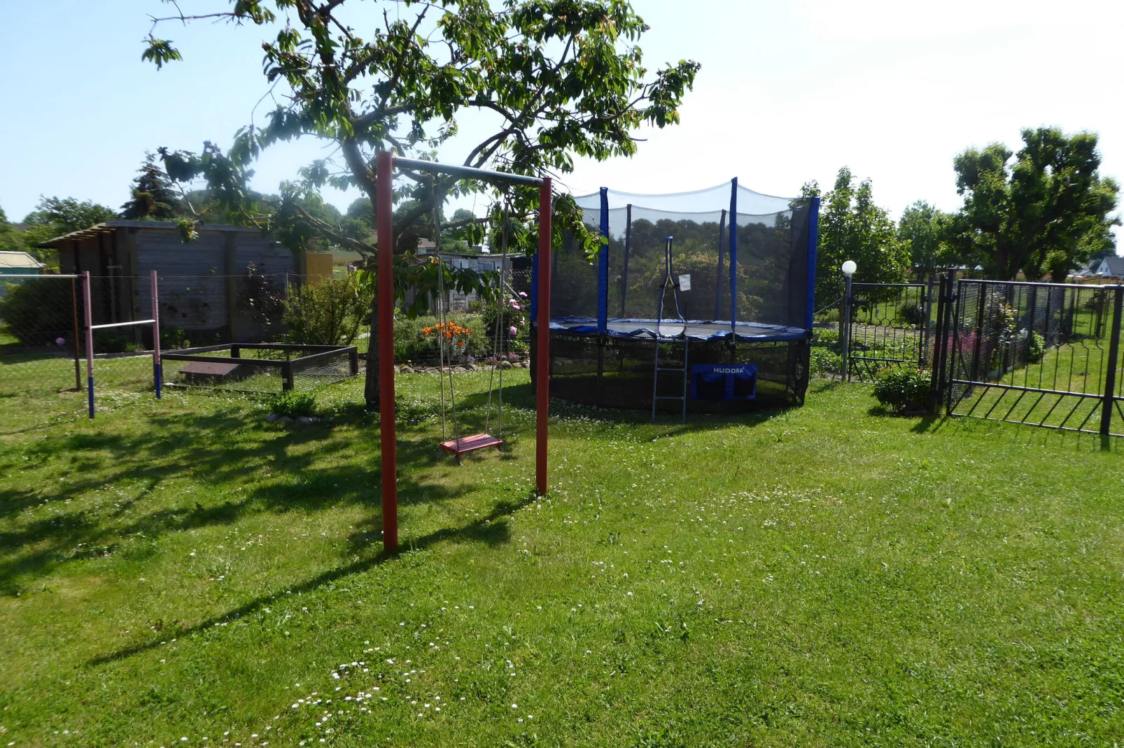 Kleintierbauernhof mit Gartenterrasse-Uitzicht zomer