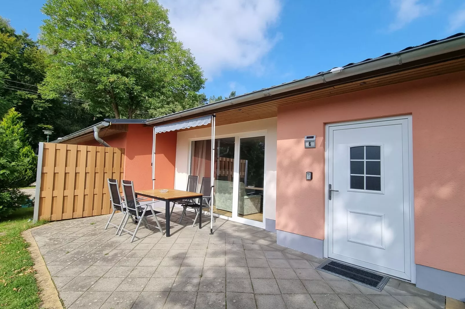 Reihenbungalow Nr 5 Belegung 1-2 Personen-Terrasbalkon