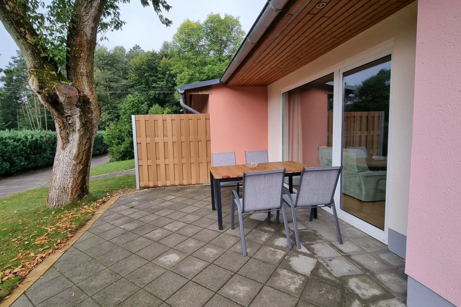 Reihenbungalow Nr 5 Belegung 1-2 Personen-Terrasbalkon