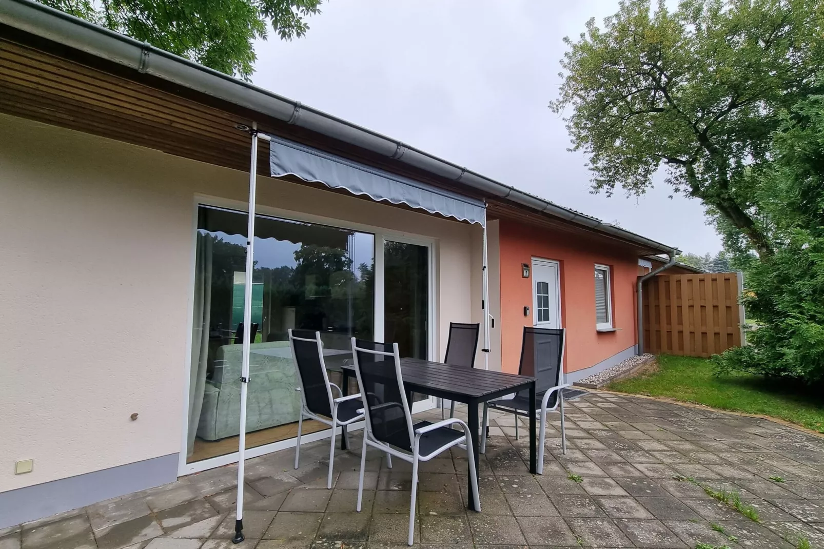 Reihenbungalow Nr 5 Belegung 1-2 Personen-Terrasbalkon