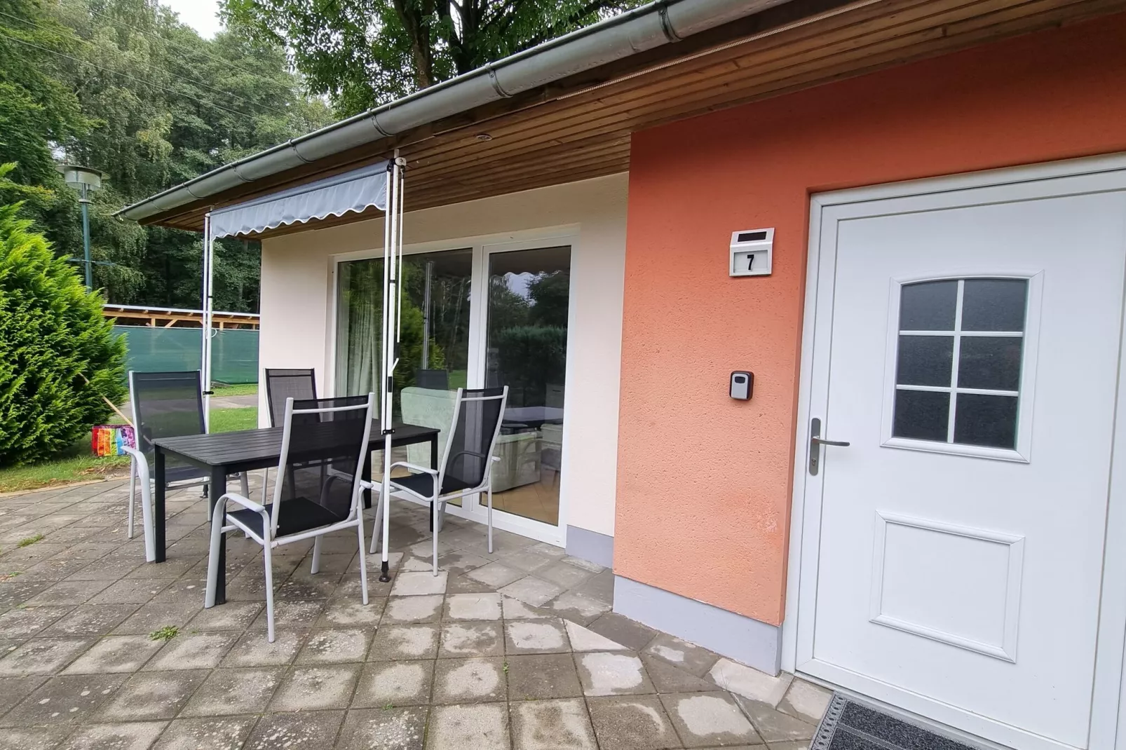 Reihenbungalow Nr 5 Belegung 1-2 Personen-Terrasbalkon