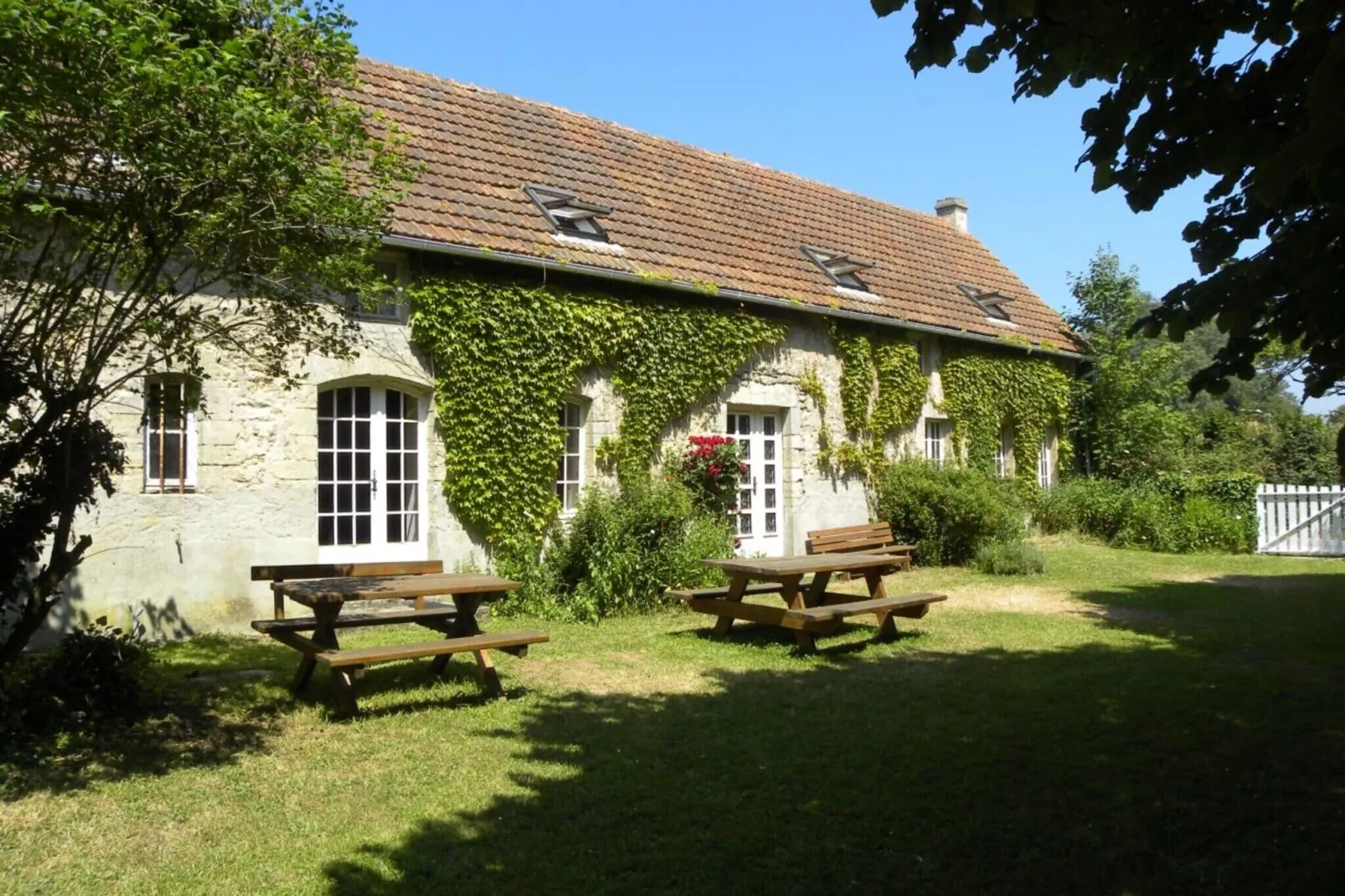 MAISON VIROLE-Buitenkant zomer