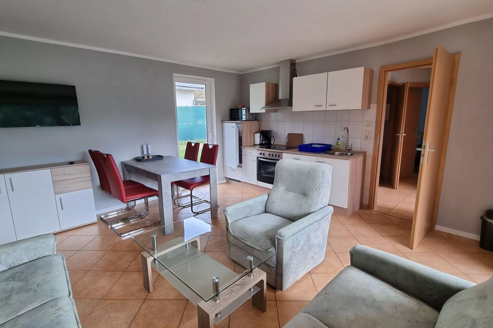 Reihenbungalow Nr 5 / Belegung 4 Personen-Woonkamer