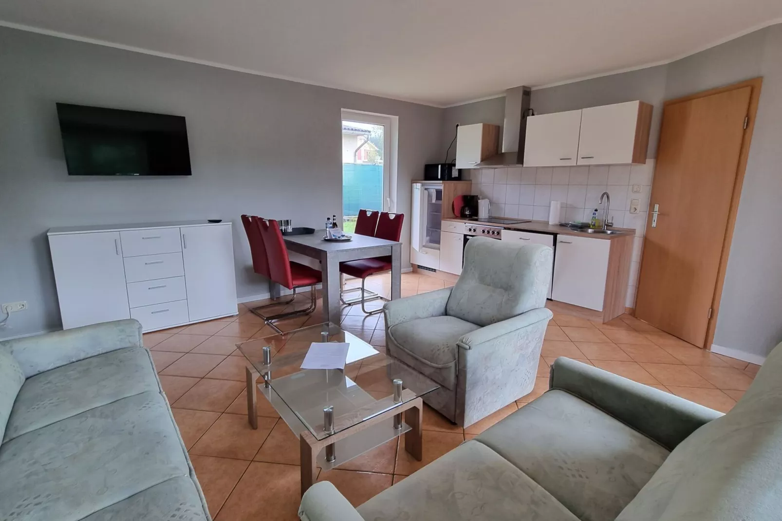 Reihenbungalow Nr 5 / Belegung 4 Personen-Woonkamer