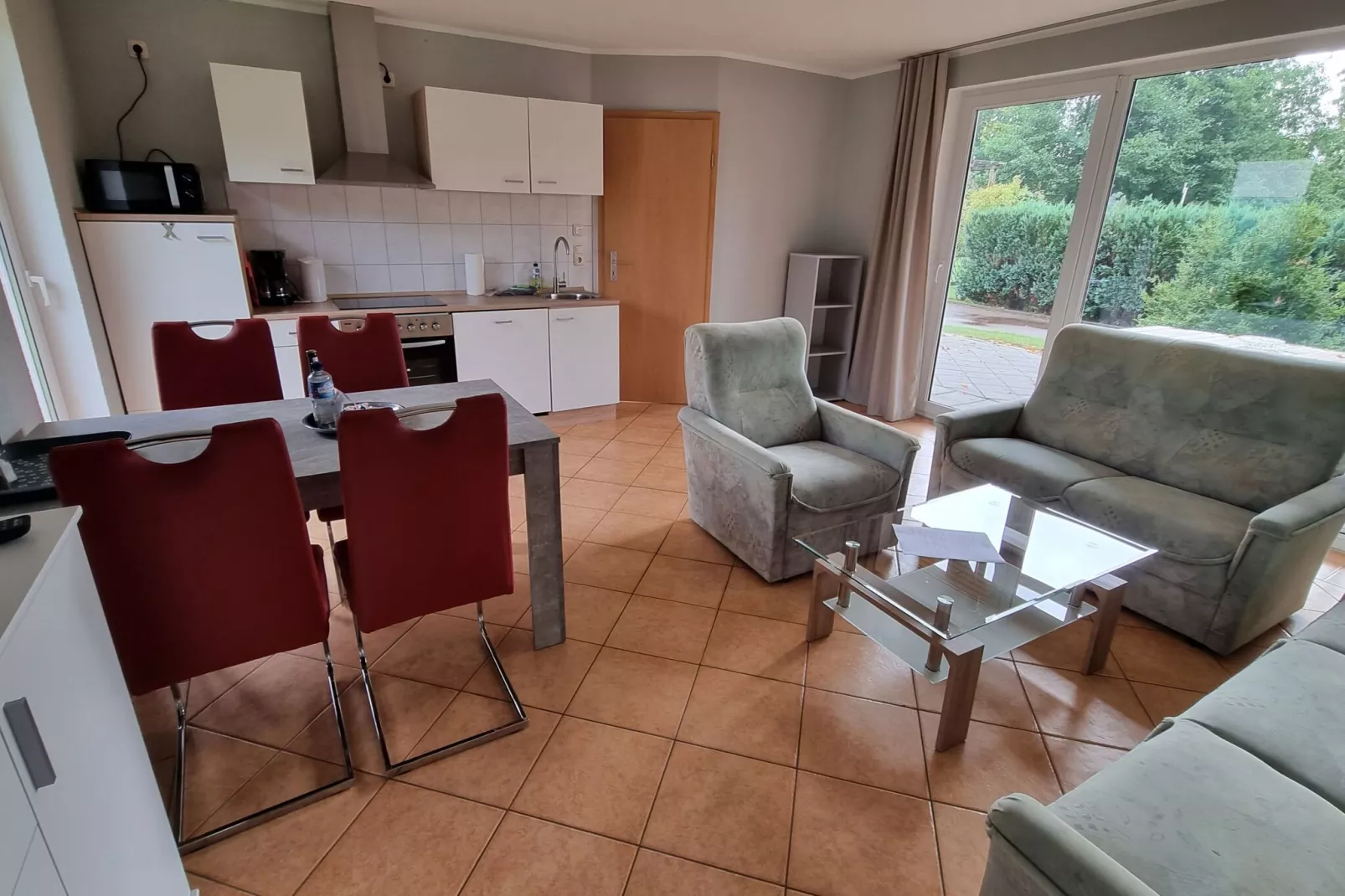 Reihenbungalow Nr 5 / Belegung 4 Personen-Woonkamer
