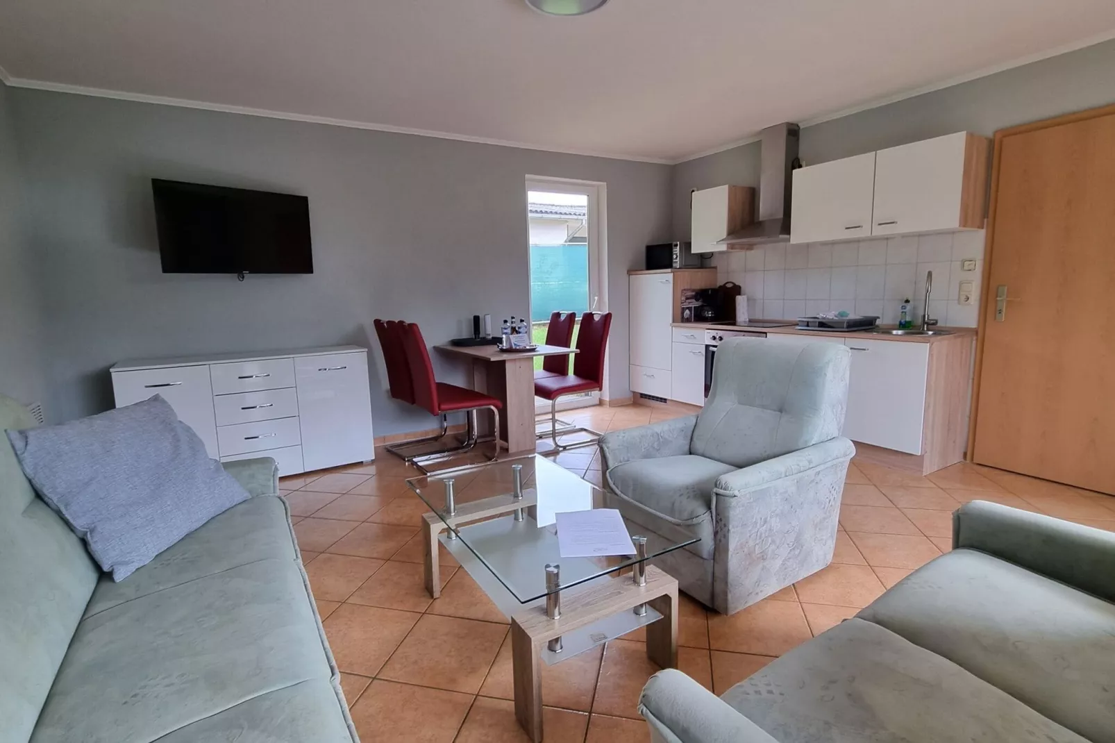 Reihenbungalow Nr 5 / Belegung 4 Personen-Woonkamer