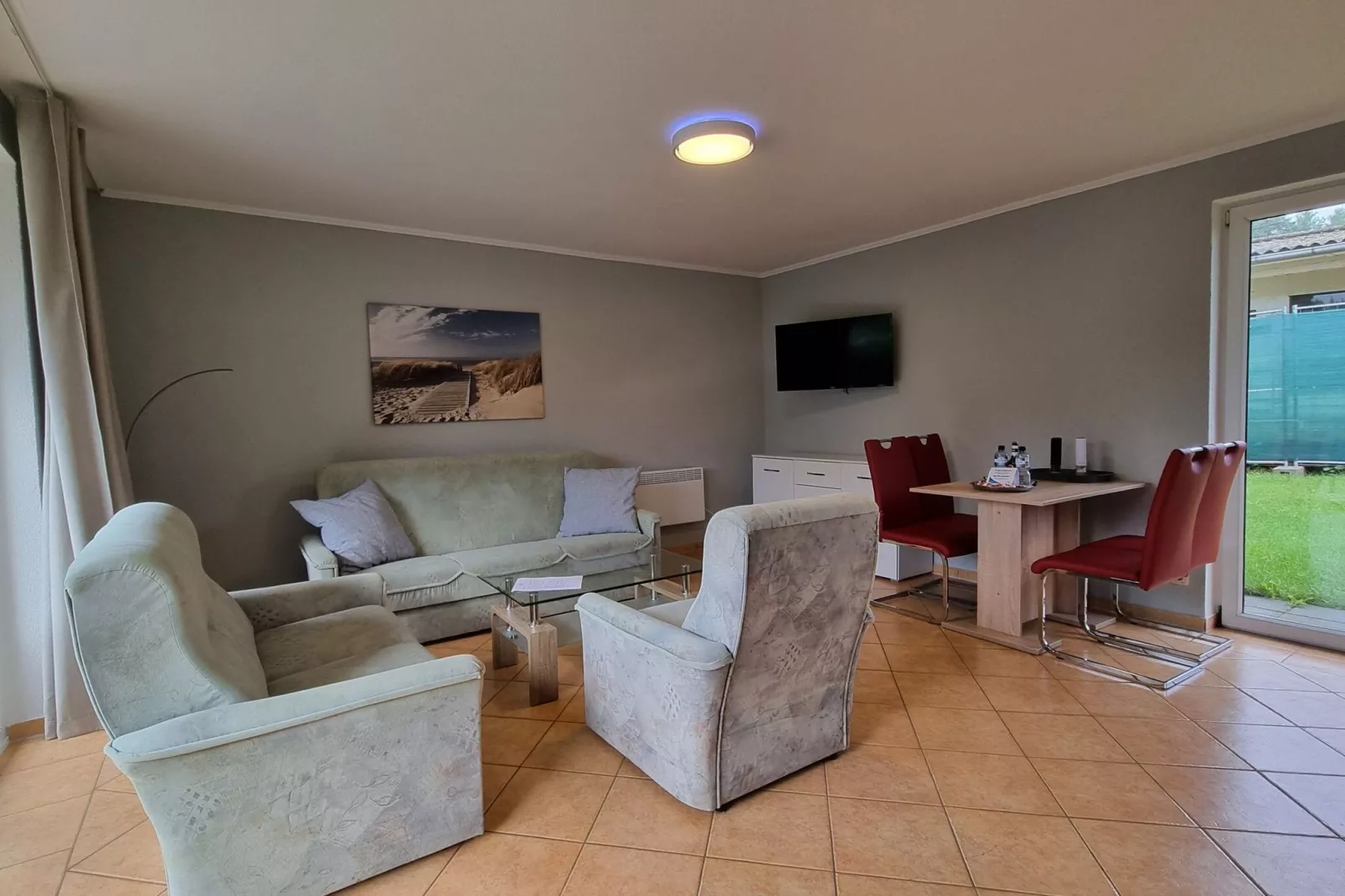Reihenbungalow Nr 5 / Belegung 4 Personen-Woonkamer