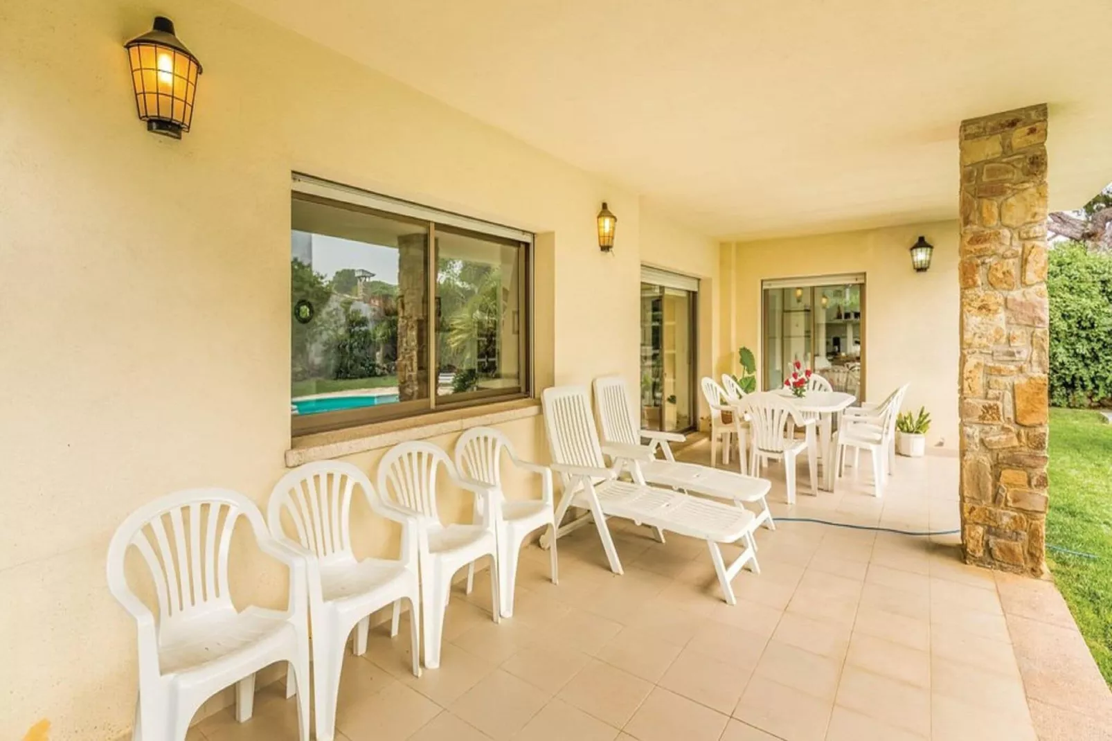 Casa con piscina y jardín L'Escala-Terrasbalkon