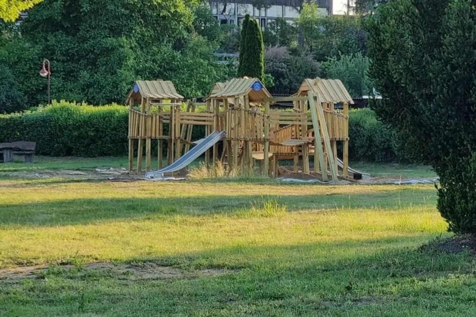 Reihenbungalow Nr 10 / Belegung 4 Personen-Parkfaciliteiten