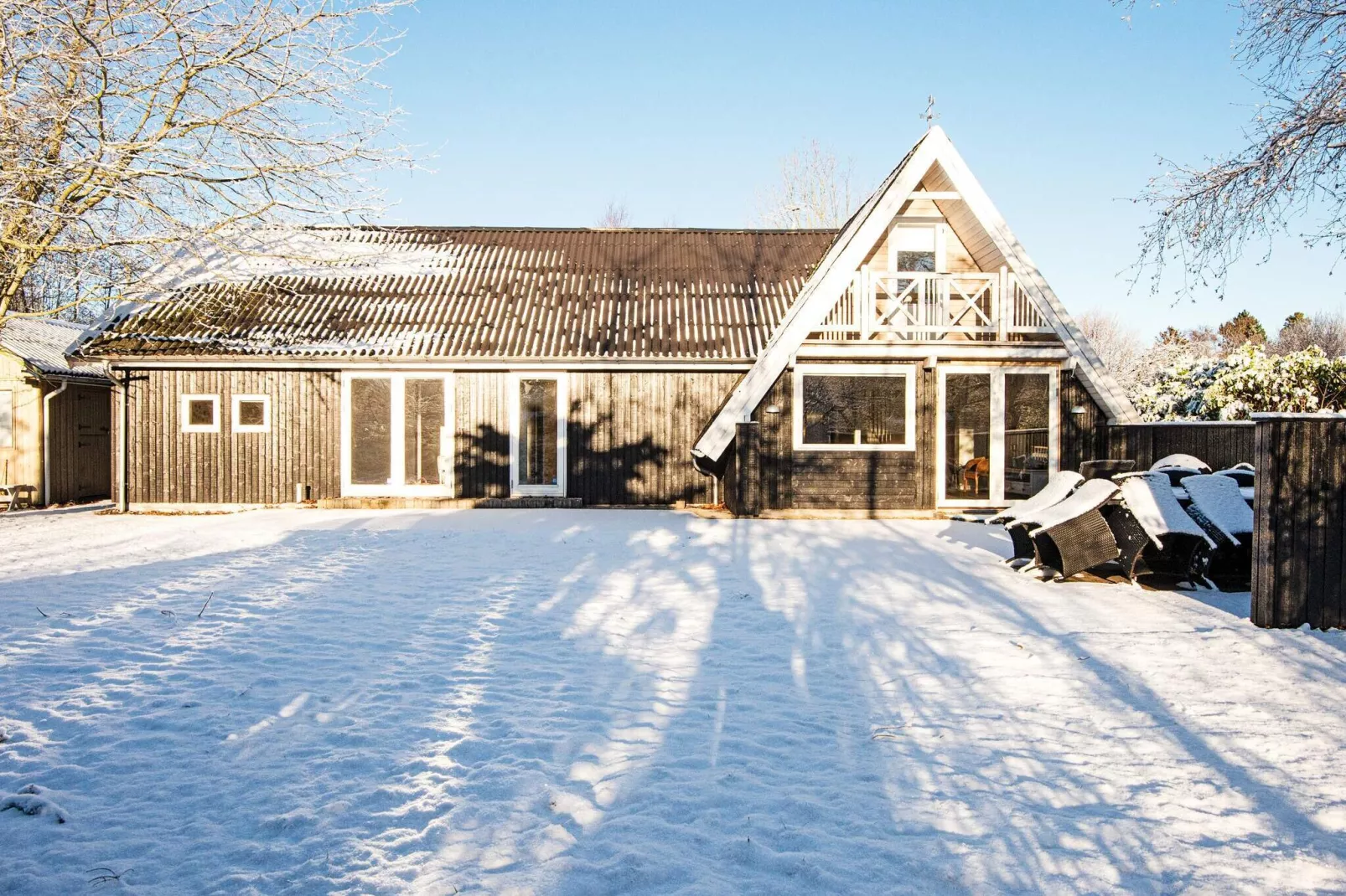 Speciaal vakantiehuis in Glesborg met een terras-Buitenlucht