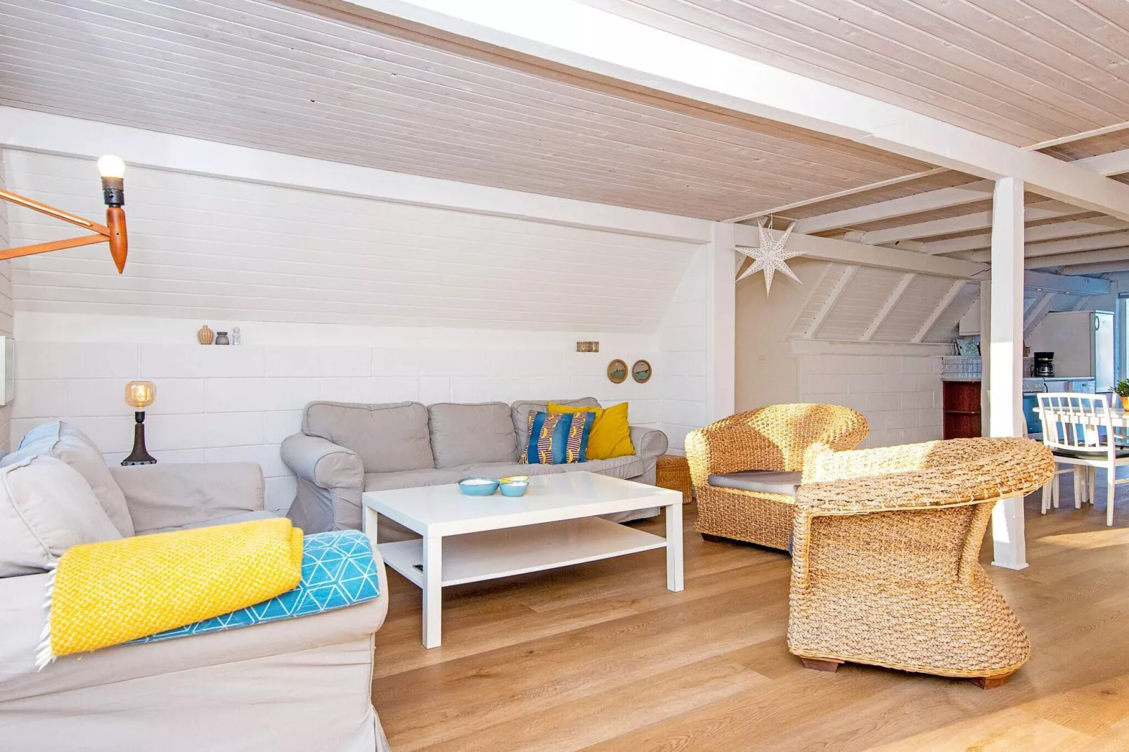 Speciaal vakantiehuis in Glesborg met een terras-Binnen
