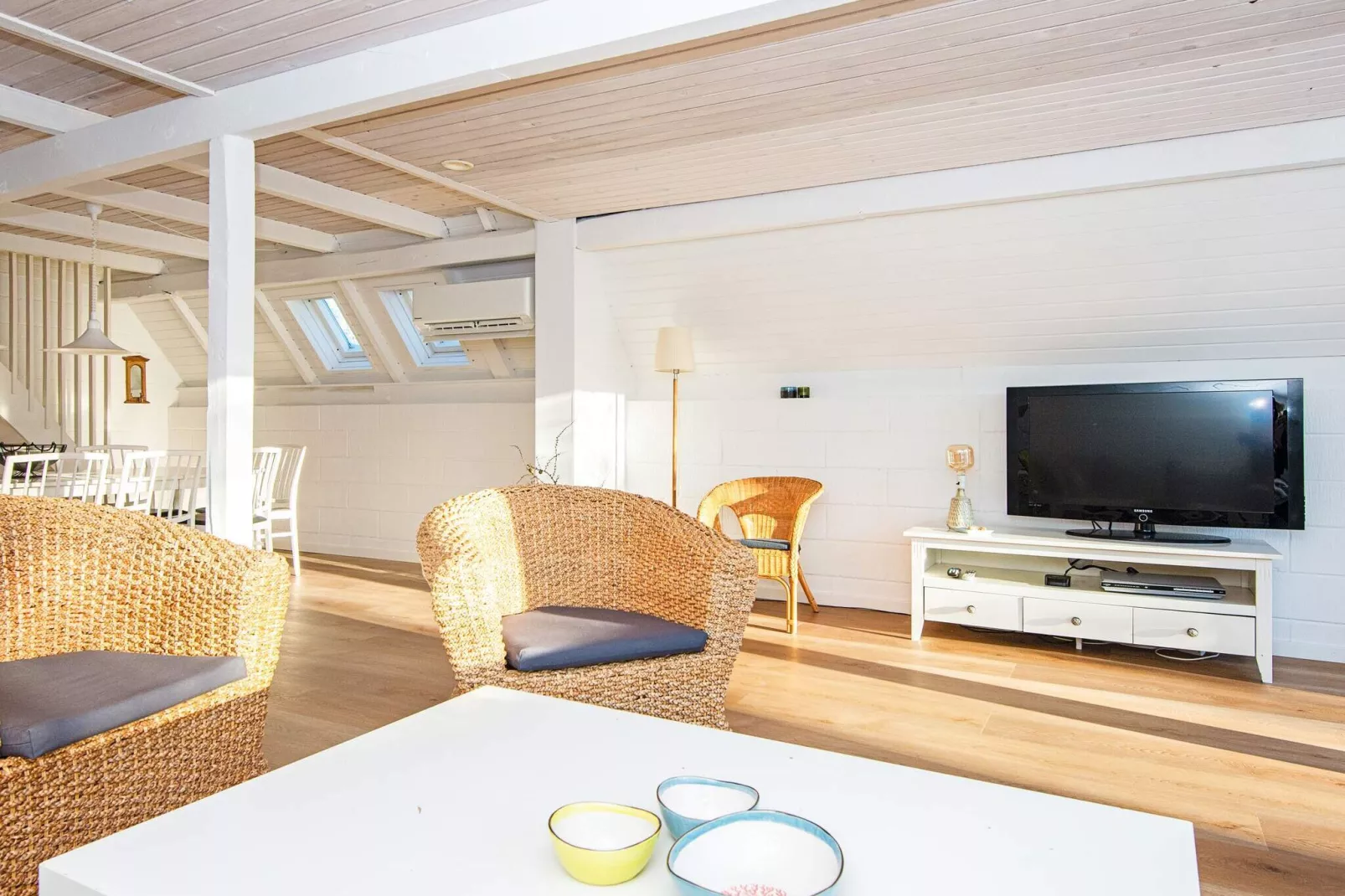 Speciaal vakantiehuis in Glesborg met een terras-Binnen
