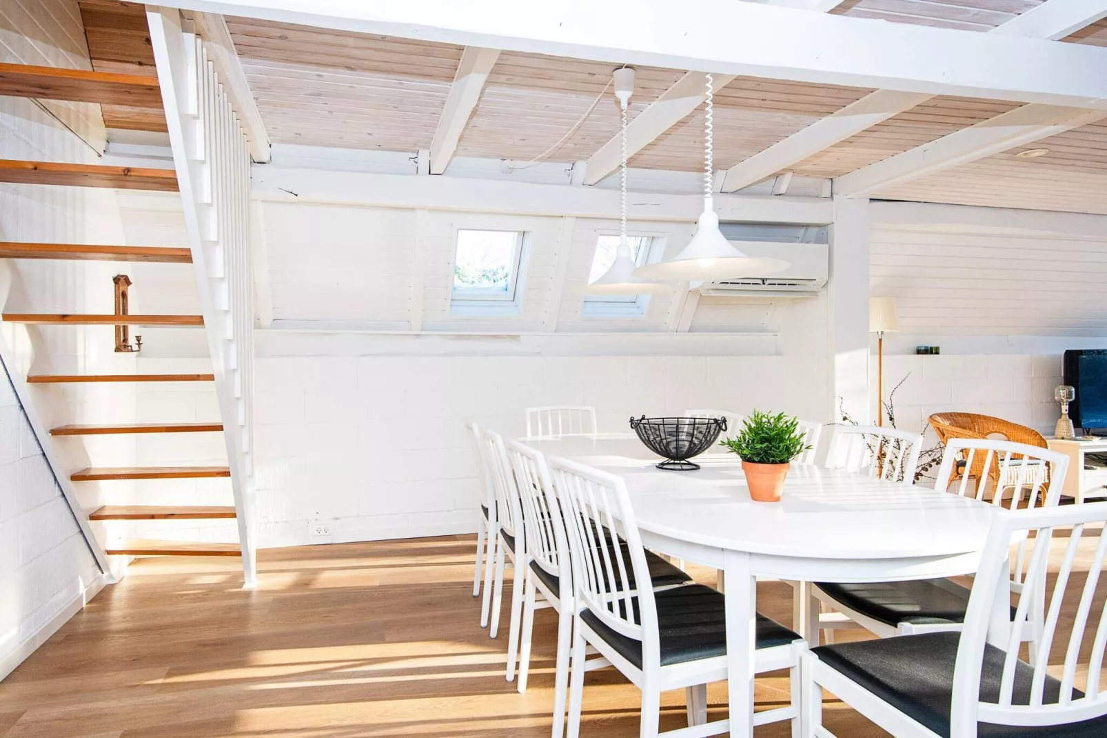 Speciaal vakantiehuis in Glesborg met een terras-Binnen