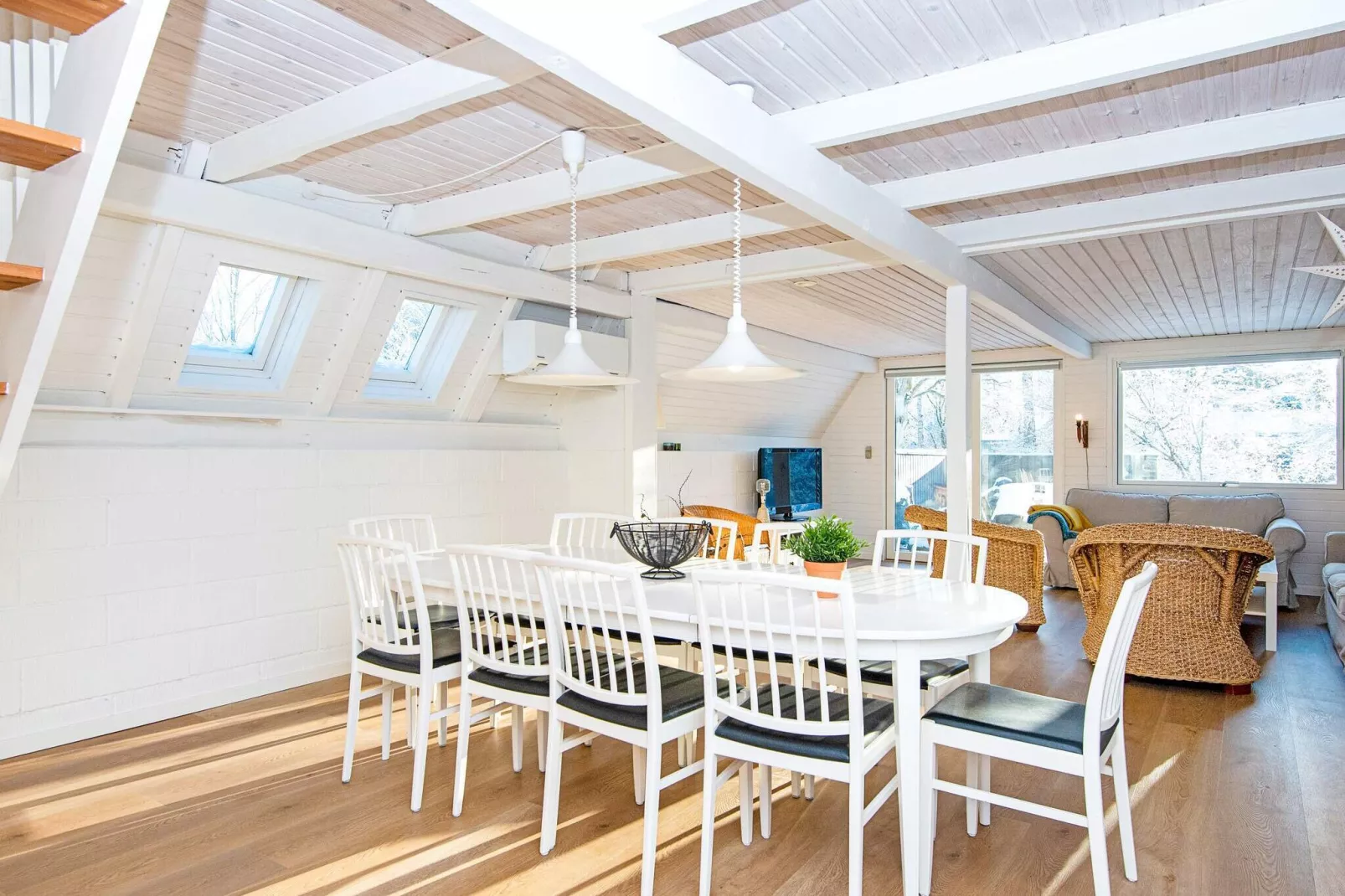 Speciaal vakantiehuis in Glesborg met een terras-Binnen