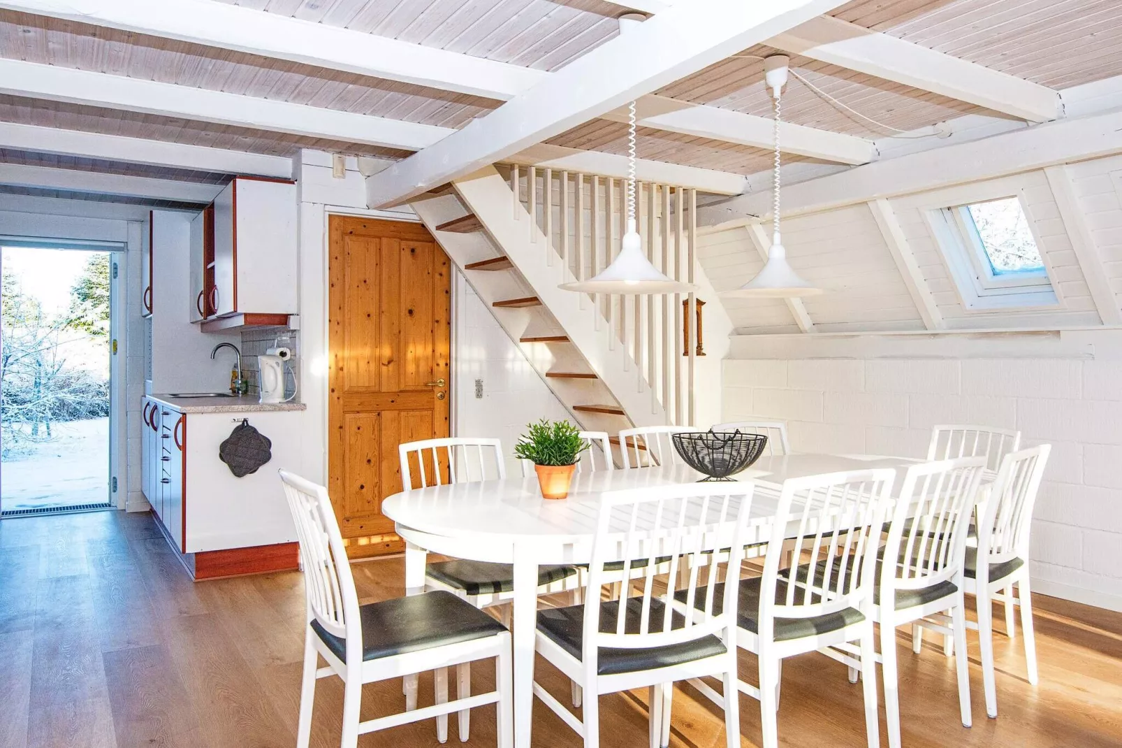 Speciaal vakantiehuis in Glesborg met een terras-Binnen