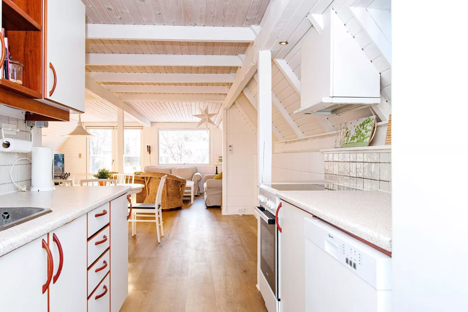 Speciaal vakantiehuis in Glesborg met een terras-Binnen