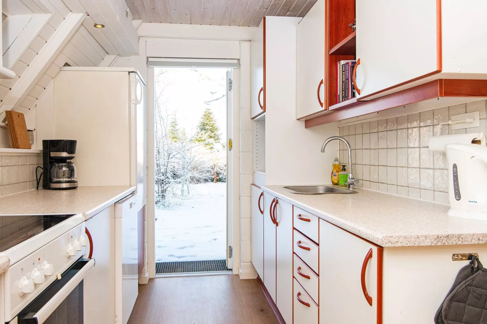 Speciaal vakantiehuis in Glesborg met een terras-Binnen