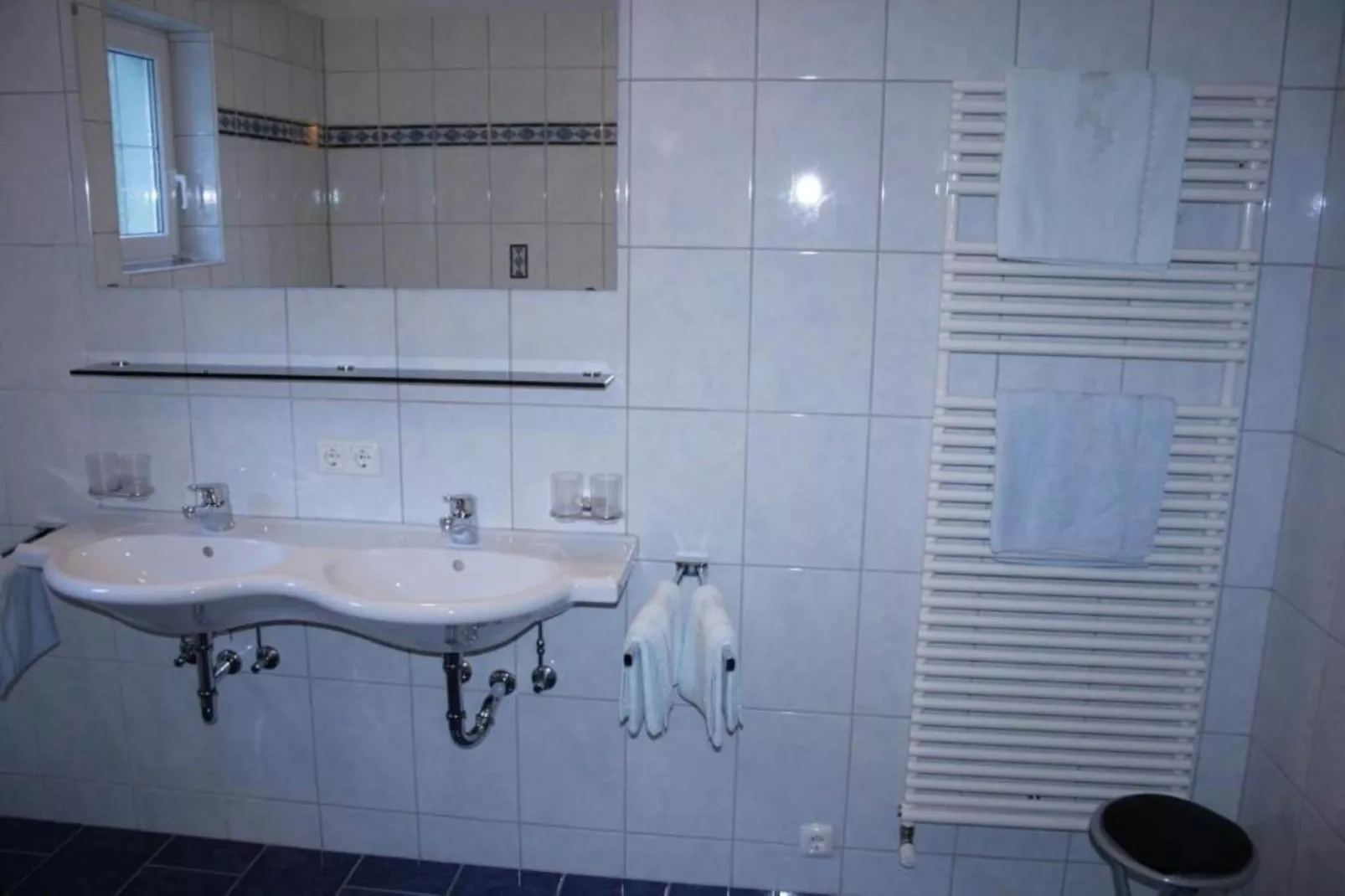Karin Unten 8PAX-Badkamer