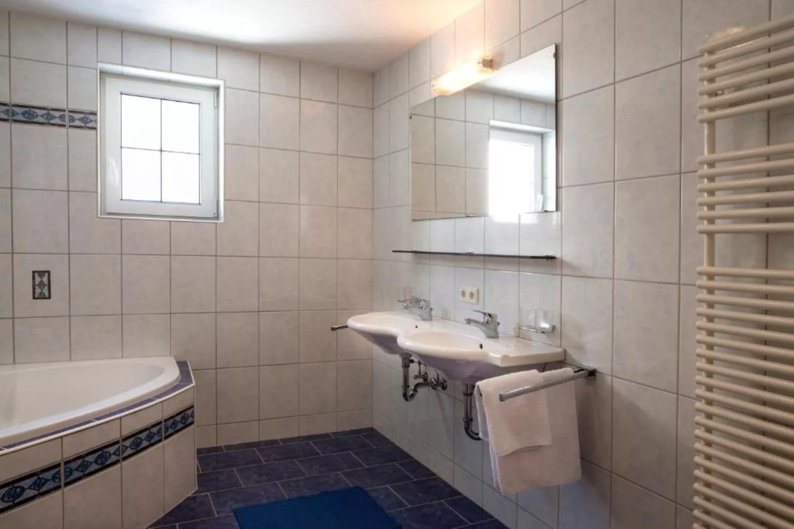 Karin Unten 8PAX-Badkamer