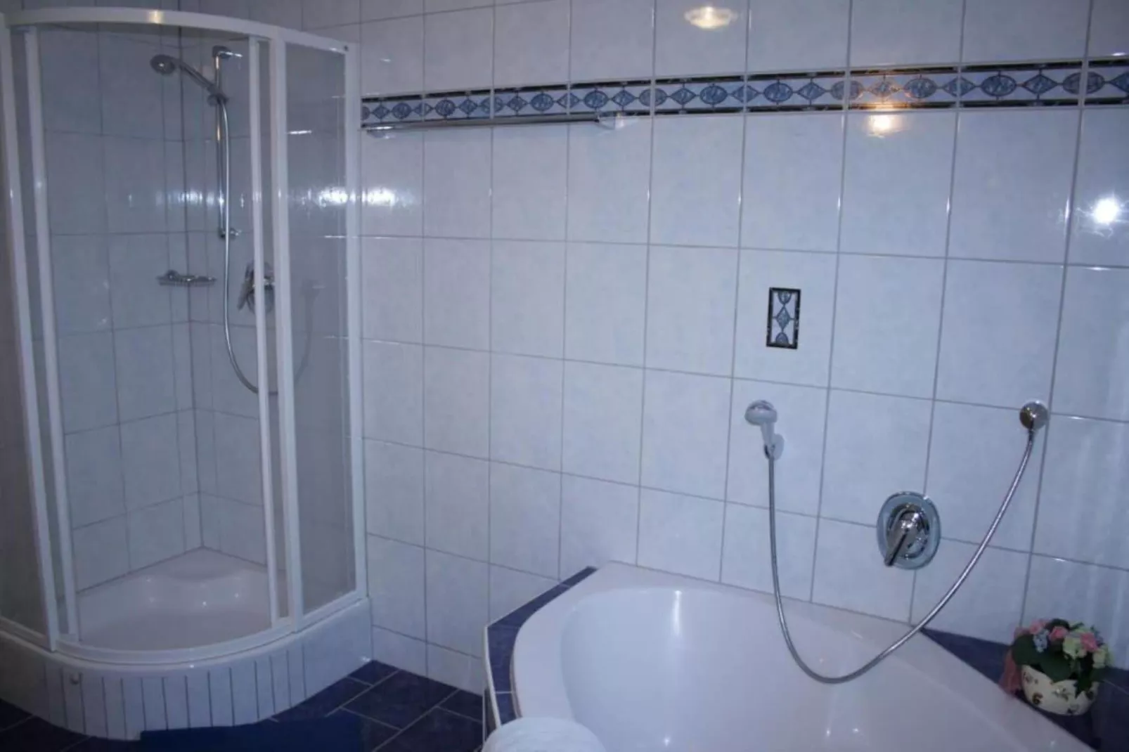 Karin Unten 8PAX-Badkamer