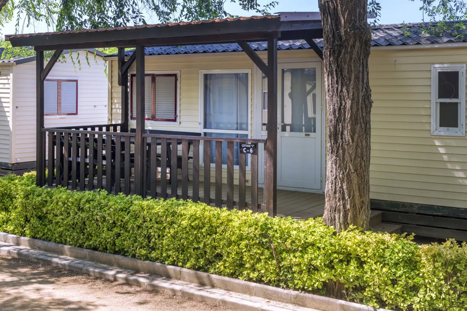 Camping Solmar - COTTAGE B-Buitenkant zomer