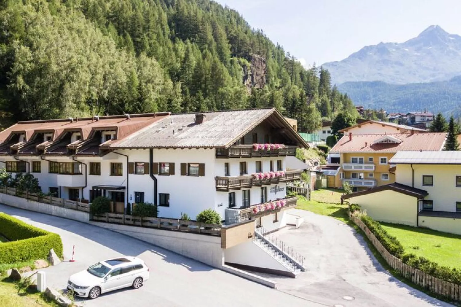 Landhaus Falkner Sölden-Buitenkant zomer