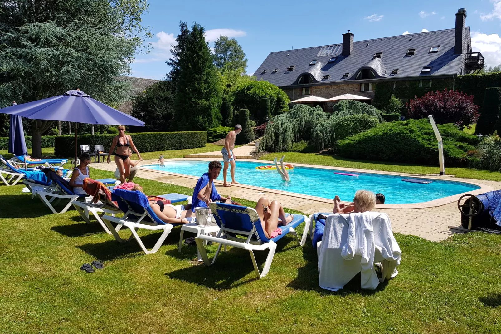 Relais de l' Ourthe-Buitenkant zomer