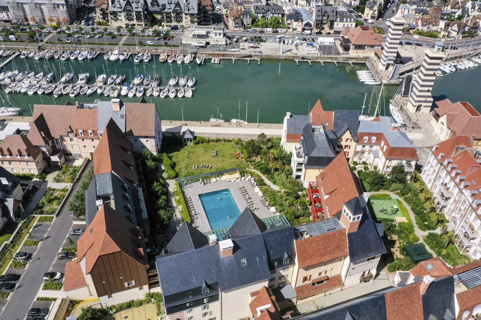 Residence Presqu'Ile de la Touques Deauville - 36 Standard Apt 6 p - 2 bedrooms - terrace or balcony-Buitenkant zomer