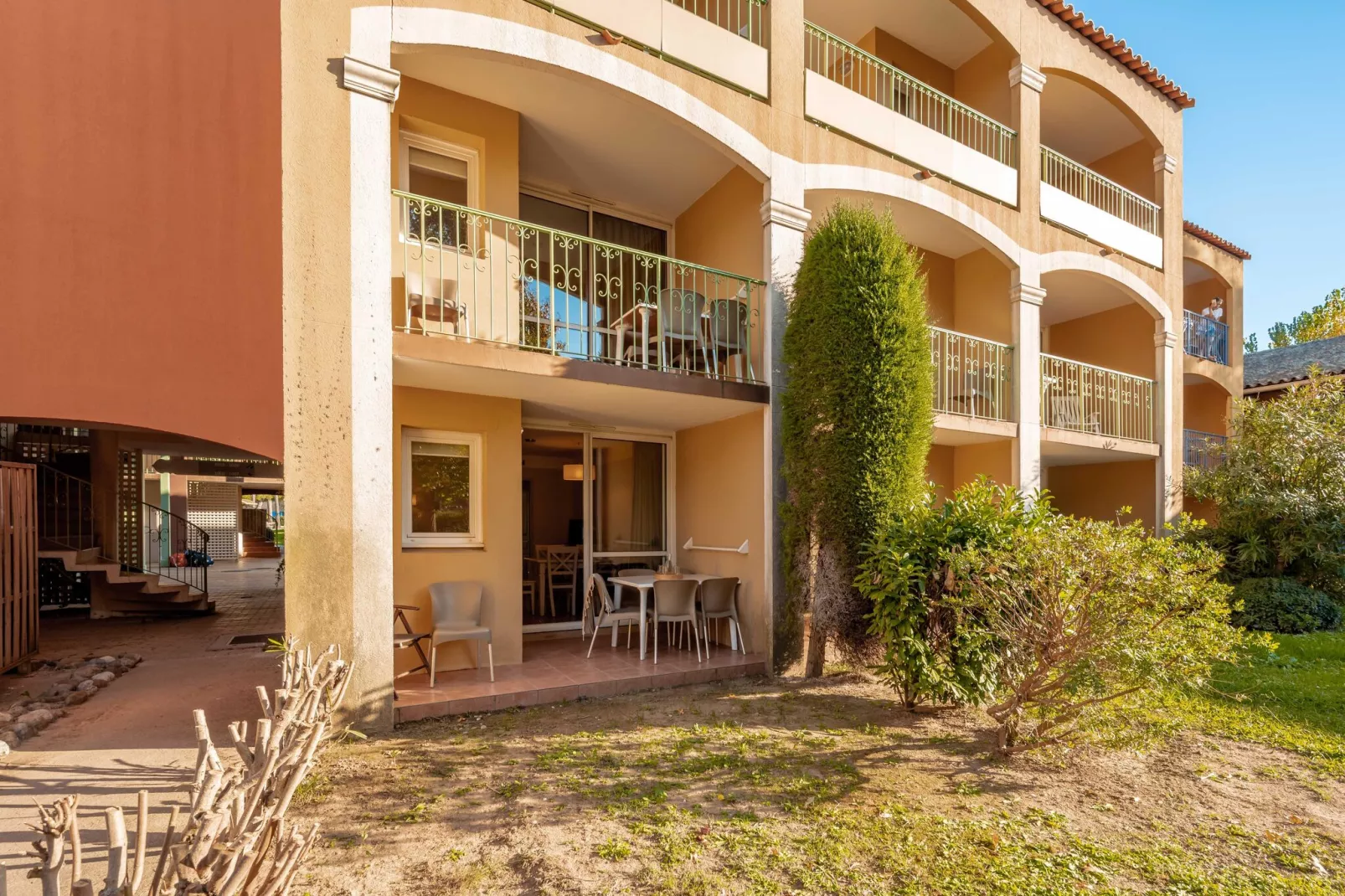 Residence Les Rives de Cannes Mandelieu Mandelieu-la-Napoule - 25 Standard - Apt 5 p - 1 bedroom-Buitenkant zomer