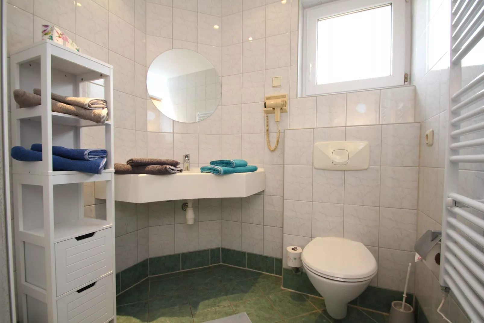 Reihenbungalow Nr 11 / Belegung 4 Personen-Badkamer