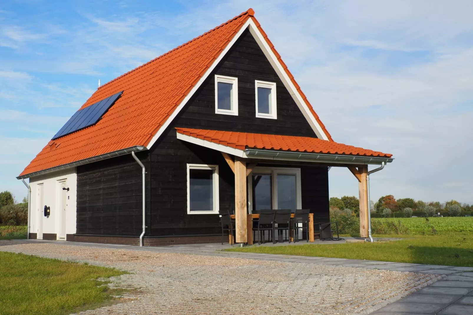 De Ooievaar Huis Nr 47-Buitenkant zomer