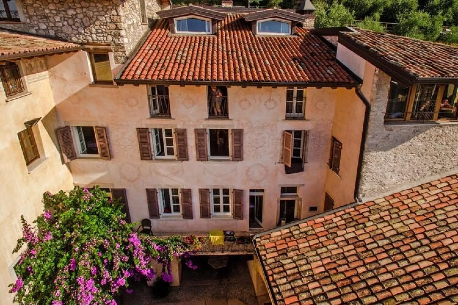 Residence Borgo Alba Chiara, Toscolano-bilo 40-48 qm-Buitenkant zomer