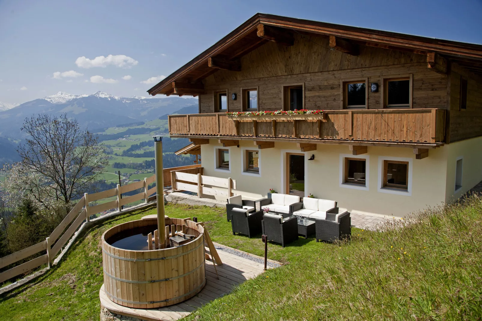 Chalet Hohe Salve-Buitenkant zomer