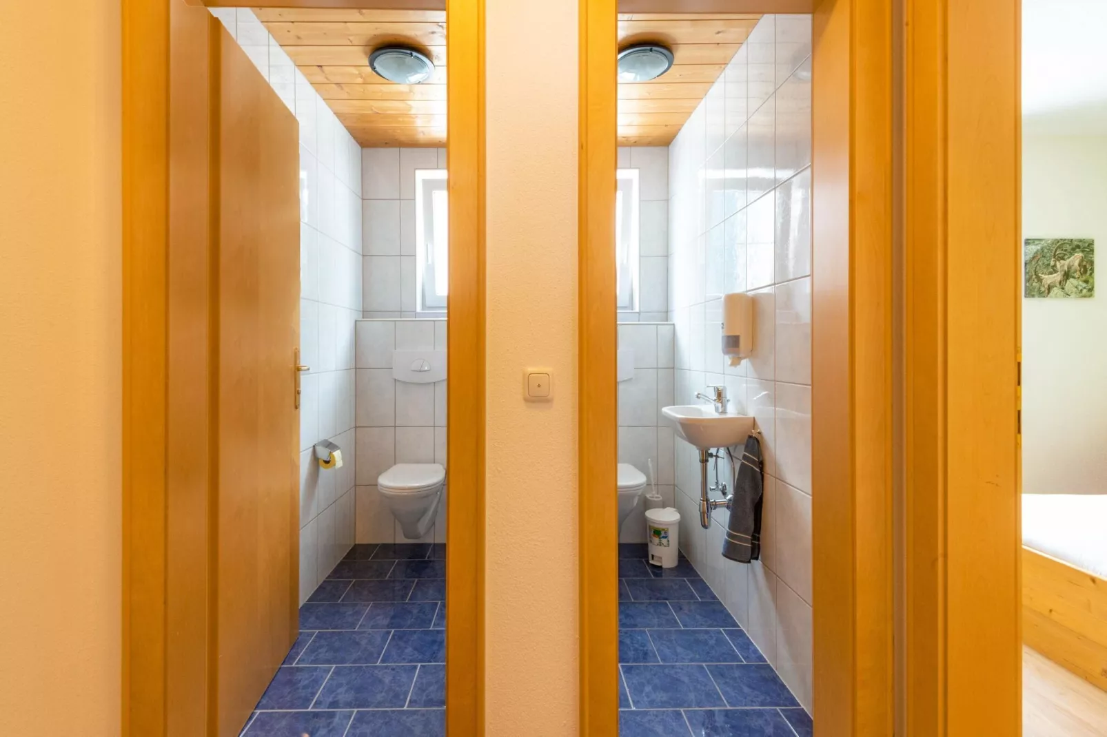 Karin Oben 10PAX-Badkamer