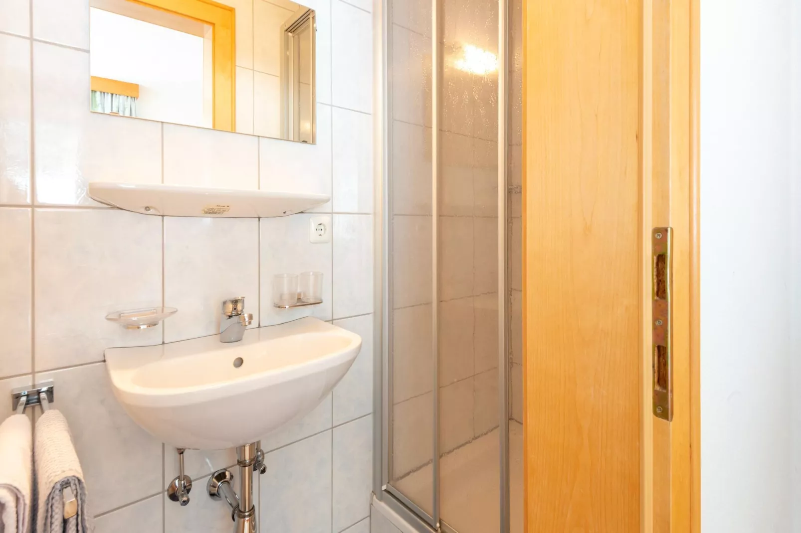 Karin Oben 10PAX-Badkamer