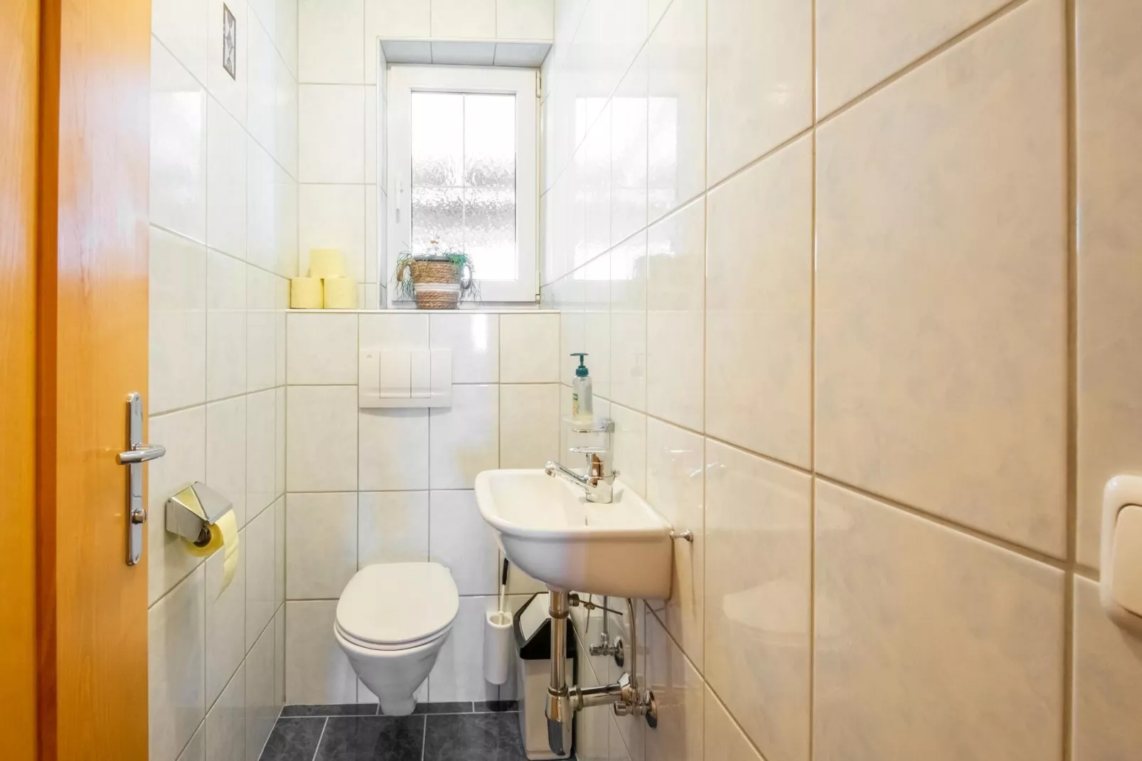 Karin Unten 8PAX-Badkamer