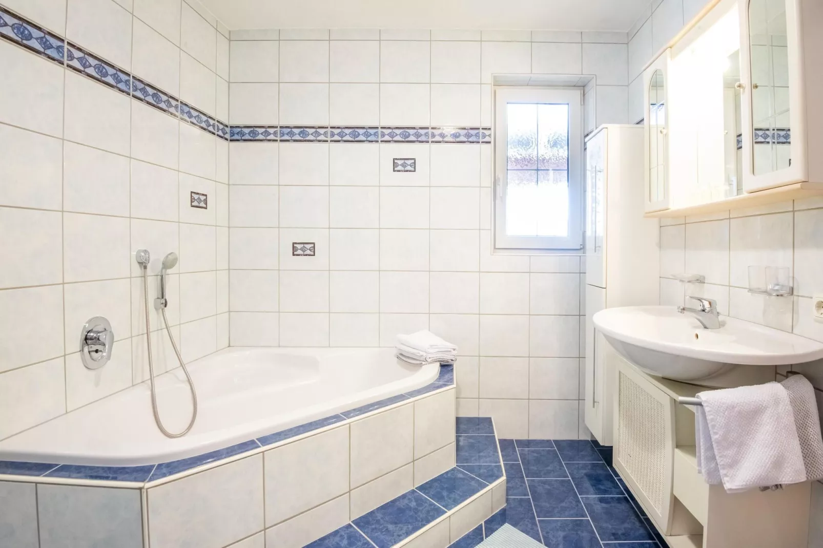 Karin Unten 8PAX-Badkamer