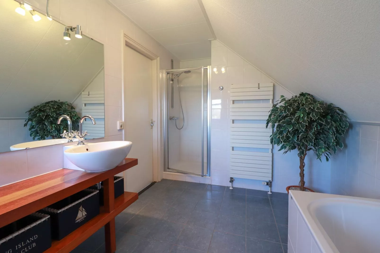 Beach Resort Makkum 21-Badkamer