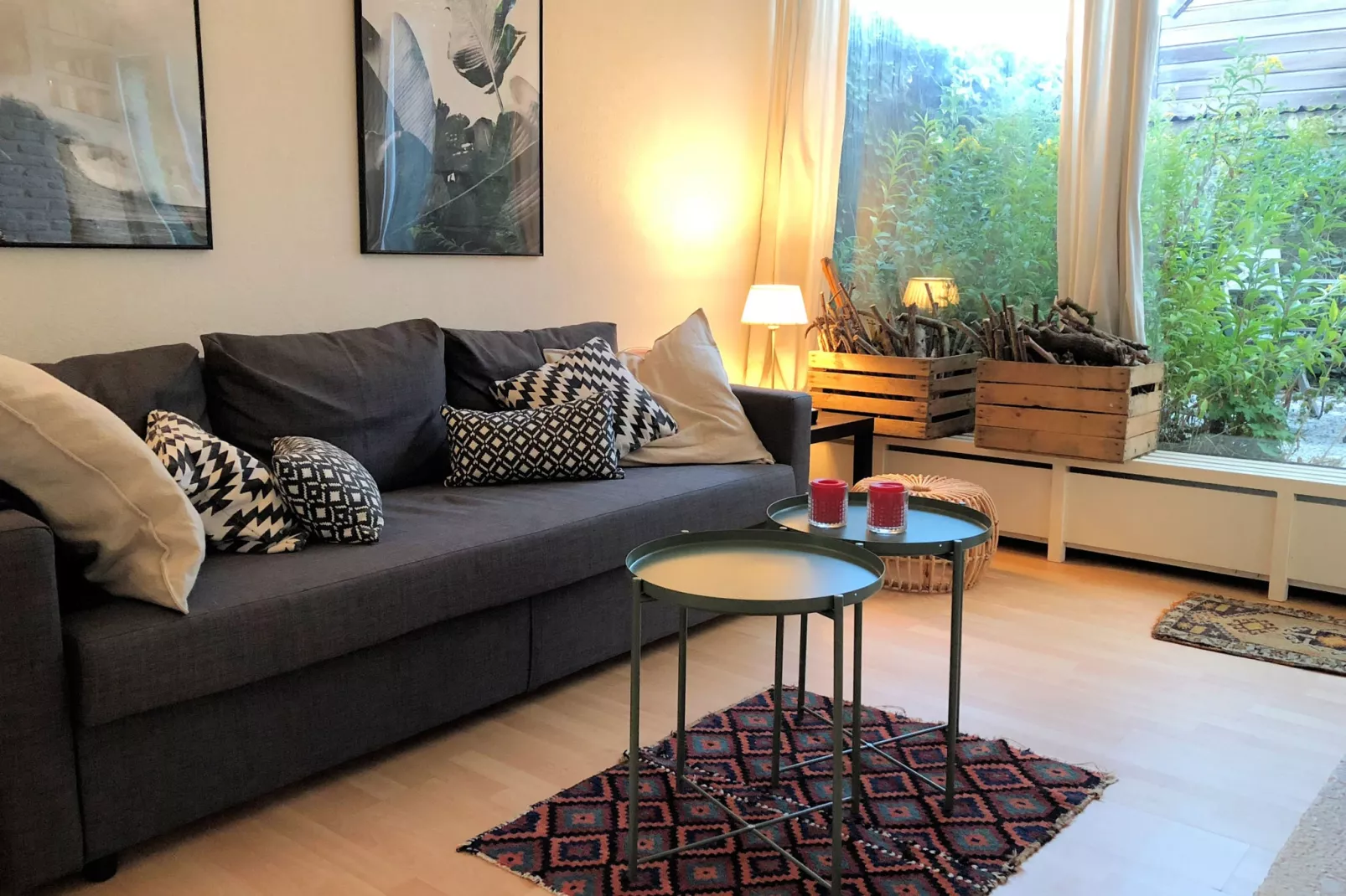 June's Cabin-Woonkamer