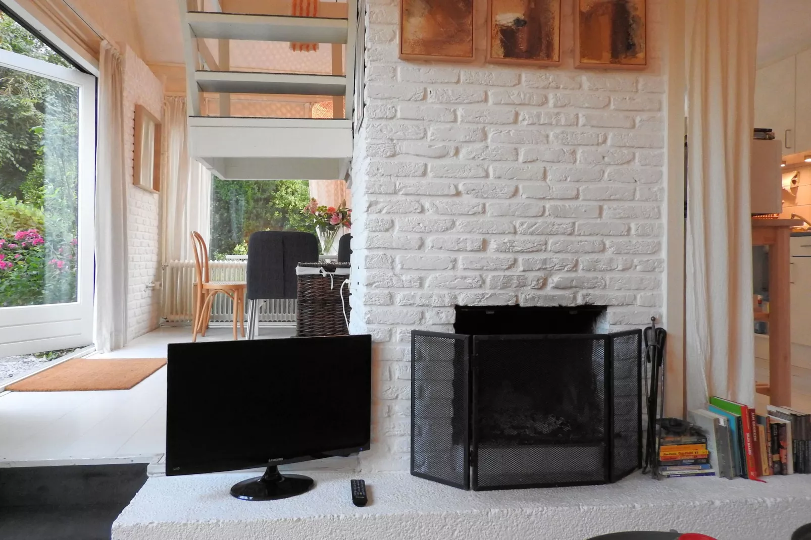 June's Cabin-Woonkamer