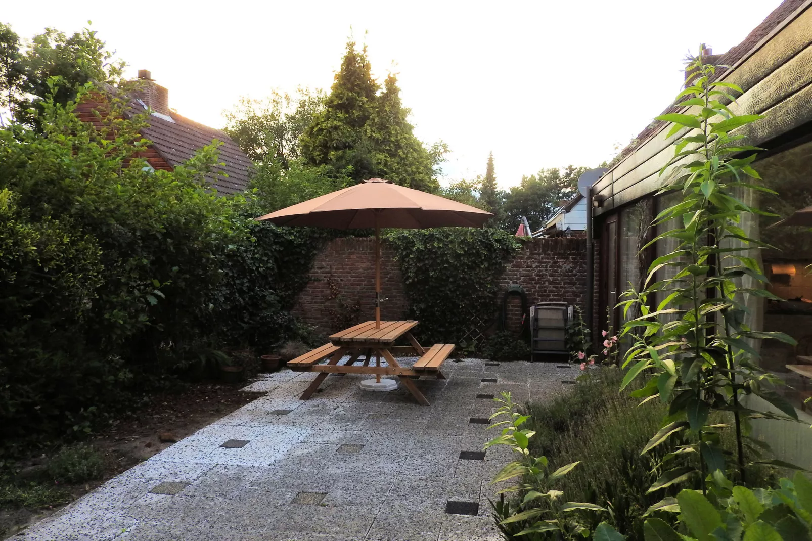 June's Cabin-Tuinen zomer