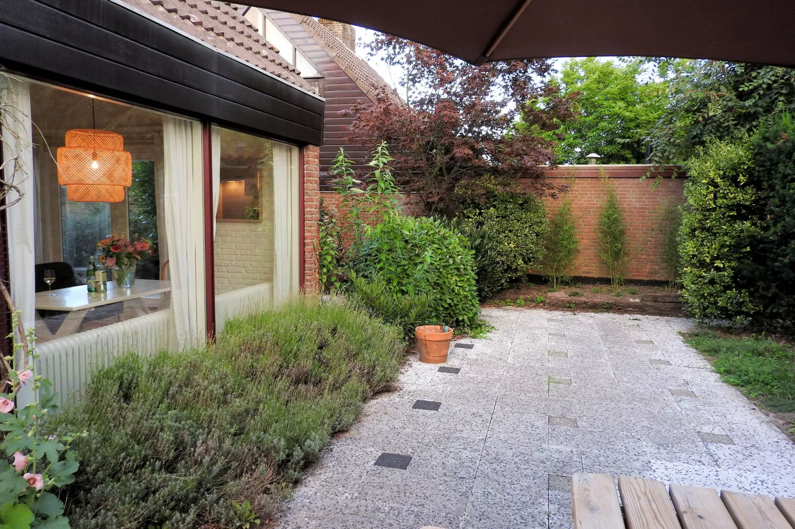 June's Cabin-Tuinen zomer