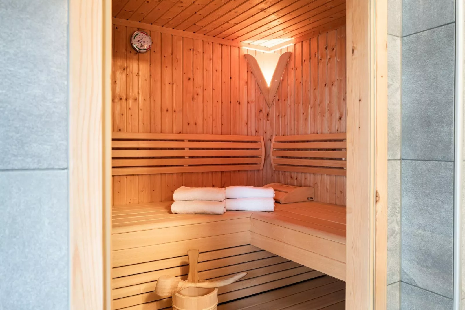 AlpenPura - Chalet Steinbock-Wellness