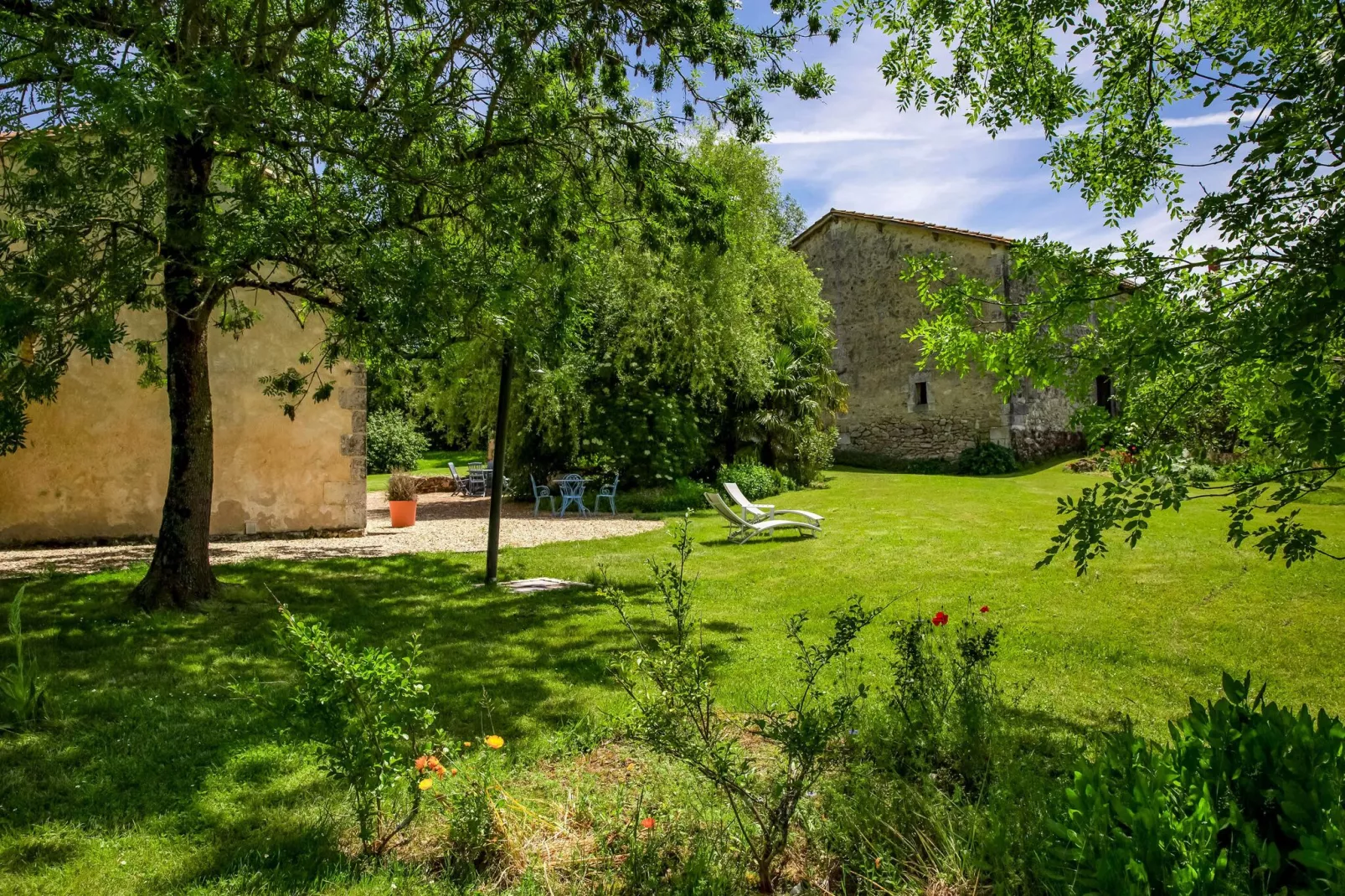 Domaine de Geneviève des Vignes-Tuinen zomer
