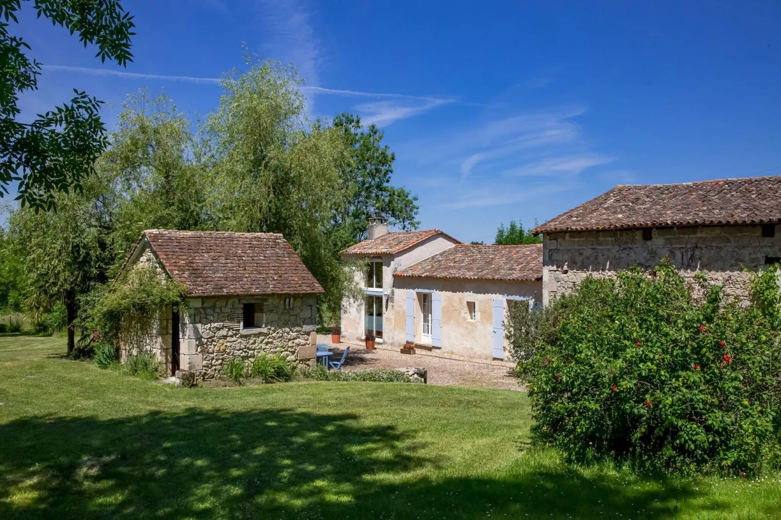 Domaine de Geneviève des Vignes-Buitenkant zomer