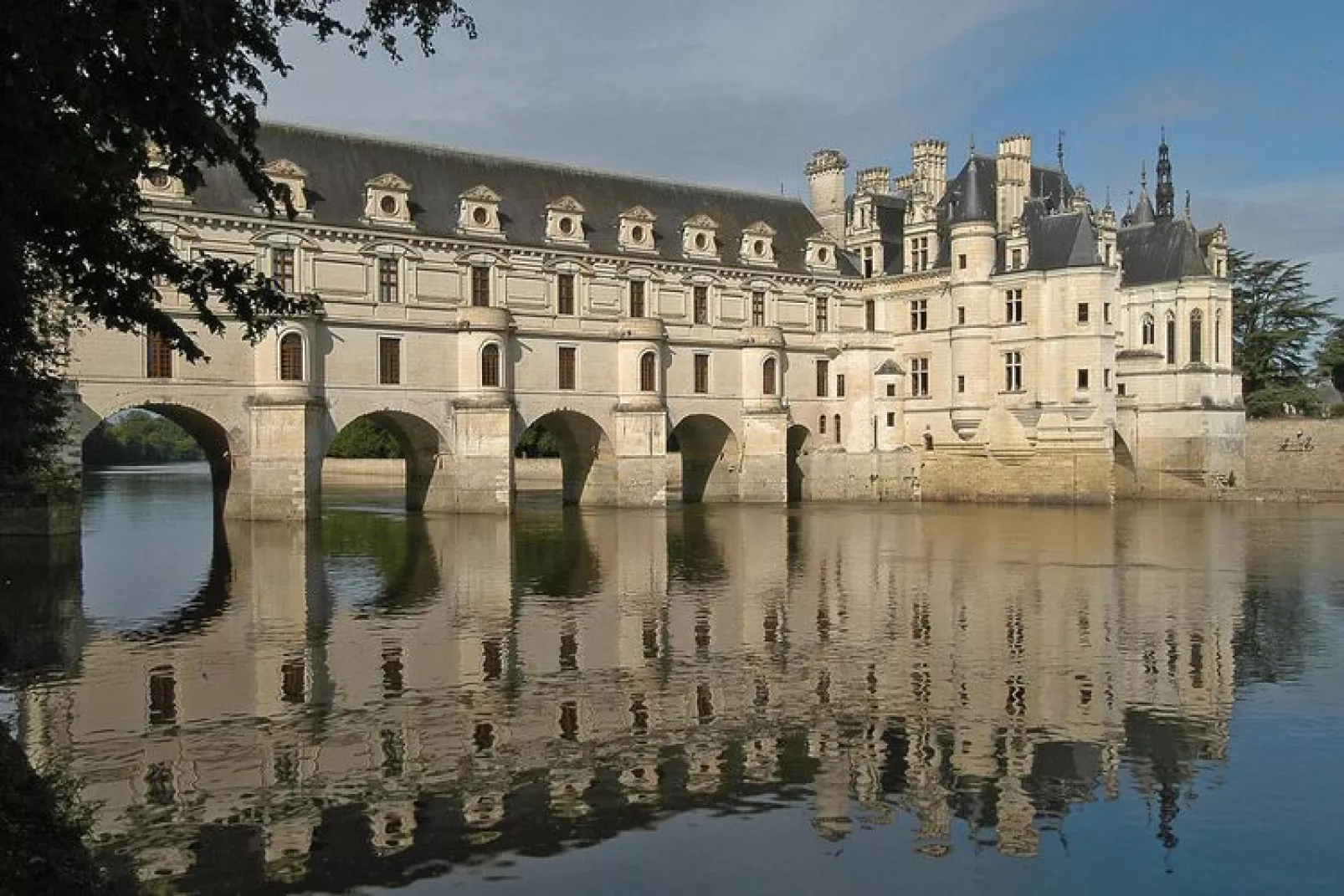 Holiday resort Amboise Les Châteaux de la Loire Amboise // Gîte 2 pcs 5 pers et 1 bébé-Buitenkant zomer